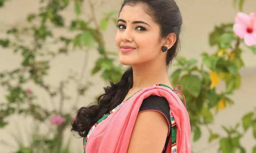 అవకాశం ఇచ్చి ఆదుకుంటున్న నాగ్