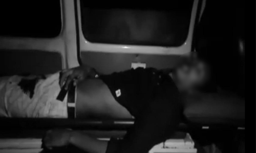 యువకుడి ప్రాణాలు తీసిన ఎగ్జిబిషన్‌ సరదా