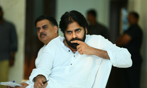 pawan kalyan interacts with vizianagaram janasainks
