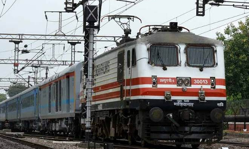 బడ్జెట్లో రైల్వేకి భారీ కేటాయింపులు.. అన్నీ ఎన్నికల తాయిలాలే!! బడ్జెట్లో రైల్వేకి భారీ కేటాయింపులు.. అన్నీ ఎన్నికల తాయిలాలే!!