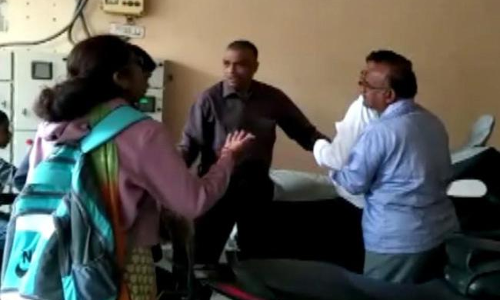 లాయర్‌ రాసలీలలు.. రెడ్‌ హ్యాండెడ్‌గా పట్టుకున్న భార్య