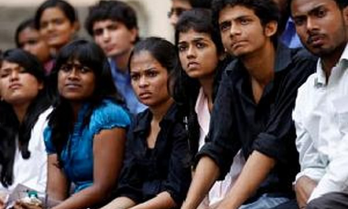 డాలర్ డ్రీమ్స్ కరిగిపోతున్నాయ్... అమెరికా కథలు ఏం చెబుతున్నాయ్? డాలర్ డ్రీమ్స్ కరిగిపోతున్నాయ్... అమెరికా కథలు ఏం చెబుతున్నాయ్?