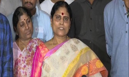 యాత్ర సినిమా పై రియాక్ట్ అయిన విజయమ్మ