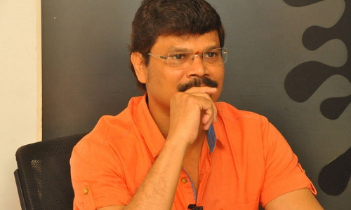 కష్టాల్లో పడిన స్టార్ డైరెక్టర్ ?