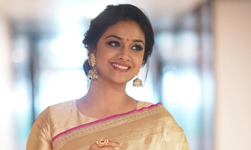 బాలీవుడ్ ఆఫర్ అందుకున్న నేను లోకల్ బ్యూటీ.