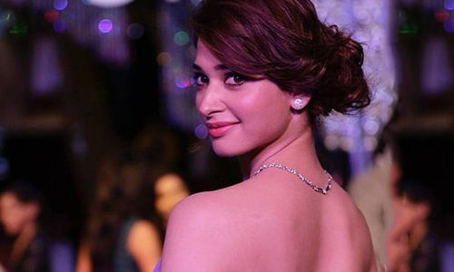 రాజు గారి గదిలో మిల్కీ బ్యూటీ