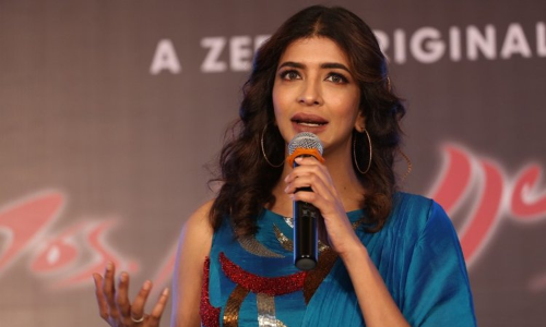 థియేటర్లు దొరకట్లేదు అని మంచు లక్ష్మి ఆవేదన