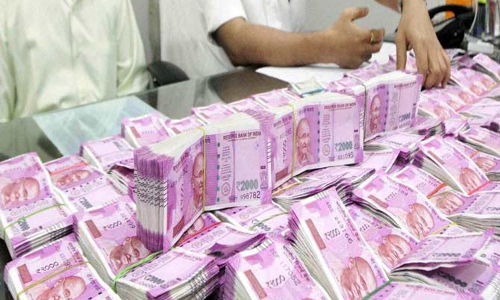 తుప్రాన్ లో భారీ ఎత్తున నగదు సీజ్