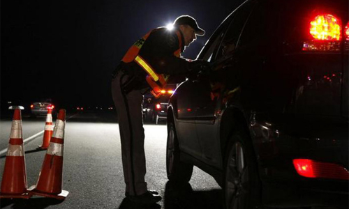 ఫుల్లుగా మద్యం తాగి నోట్లో పర్‌ఫ్యూమ్ స్ప్రే కొట్టుకున్నాడు..!