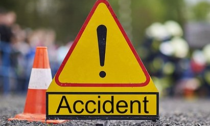 లోయలో పడ్డ బస్సు..ఆరుగురి మృతి