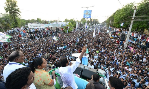 పేద, మధ్య తరగతి కుటుంబాలకు జగన్‌ భారీ కానుక
