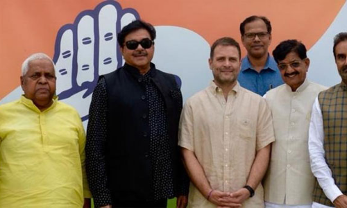 కాంగ్రెస్‌లో చేరిన షాట్‌గన్‌ శతృఘ్న సిన్హా