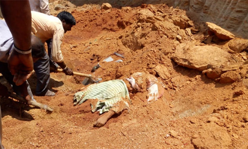 ఉపాధి పనుల్లో విషాదం.. 10 మంది మృతి