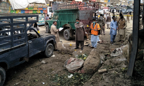 పాకిస్థాన్ లో బాంబు పేలుడు.. 16 మంది మృతి పాకిస్థాన్ లో బాంబు పేలుడు.. 16 మంది మృతి
