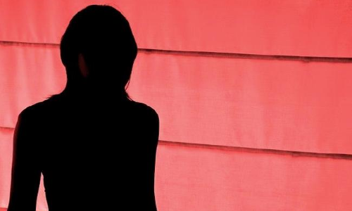 దారుణం : మహిళకు బలవంతంగా మద్యం తాగించి.. ఆపై ఘోరం..