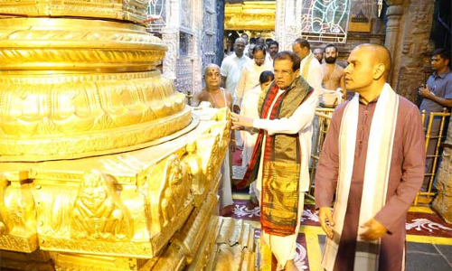 తిరుమల శ్రీవారిని దర్శించుకున్న శ్రీలంక అధ్యక్షుడు మైత్రిపాల సిరిసేన తిరుమల శ్రీవారిని దర్శించుకున్న శ్రీలంక అధ్యక్షుడు మైత్రిపాల సిరిసేన