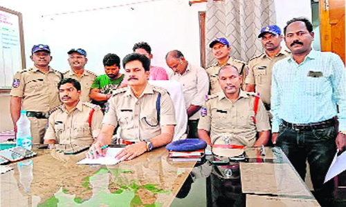 క్రికెట్‌ బెట్టింగ్‌ రాయుళ్ల అరెస్ట్‌