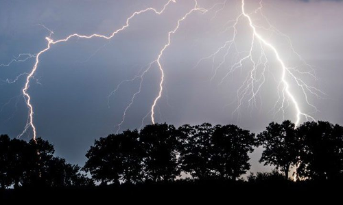 ఏపీలో పిడుగుల బీభత్సం.. నేడు, రేపు వర్షాలు..