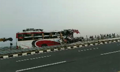 ఘోర రోడ్డు ప్రమాదం.. ఏడుగురు మృతి, 34 మందికి గాయాలు