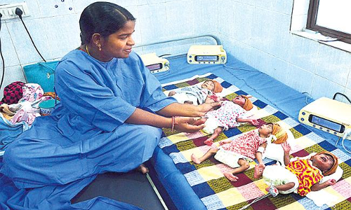 ఒకే కాన్పులో నలుగురు శిశువులు ఒకే కాన్పులో నలుగురు శిశువులు