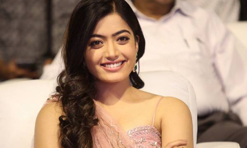 రష్మీకాకి పెద్ద షాక్ ఇచ్చిన దర్శకుడు రష్మీకాకి పెద్ద షాక్ ఇచ్చిన దర్శకుడు