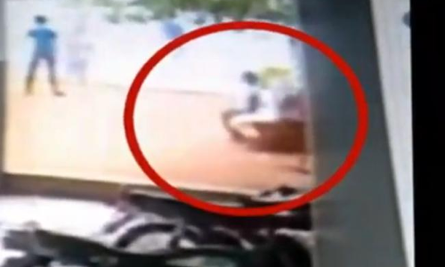 ఆడుకుంటూ బాలుడి మృతి.. వీడియో వైరల్‌