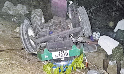 ఘోర రోడ్డు ప్రమాదం.. ముగ్గురు మృతి.. మరో 17 మందికి తీవ్ర గాయాలు..