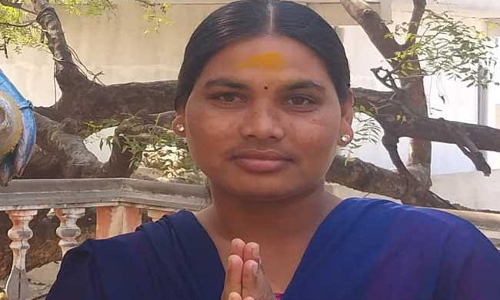 వేరేవాళ్లతో చనువుగా ఉందని.. యువతిపై కానిస్టేబుల్