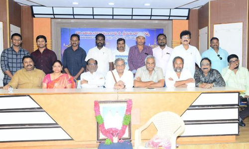 ఘనంగా దర్శకరత్న కు నివాళులర్పించిన శిష్యులు ఘనంగా దర్శకరత్న కు నివాళులర్పించిన శిష్యులు