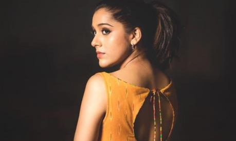 రేప్ గురించి ట్వీట్ చేసిన హాట్ యాంకర్ రేప్ గురించి ట్వీట్ చేసిన హాట్ యాంకర్