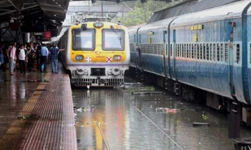 ఫోనీ తుపాను నేపథ్యంలో పలు రైళ్ల రద్దు ఫోనీ తుపాను నేపథ్యంలో పలు రైళ్ల రద్దు