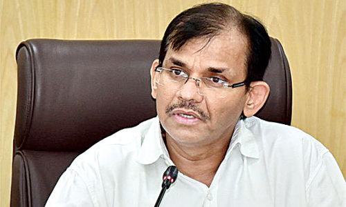 సెలవుపై వెళ్లిన ద్వివేదీ సెలవుపై వెళ్లిన ద్వివేదీ