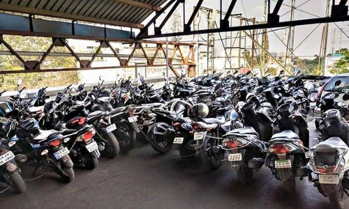 ప్రాణం తీసిన పార్కింగ్ ఫీజు