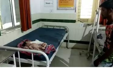 డాక్టర్లు లేరని కాన్పు చేసిన నర్సులు, ఇద్దరు పసికందులు మృతి