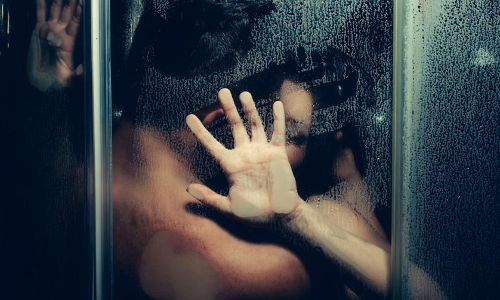 ప్రియుడితో శృంగారం చేస్తుండగా.. ఆమెకేమైందంటే..