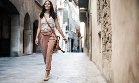 స్త్రీ నడకను బట్టి ఆమె శృంగార ఆసక్తి చెప్పవచ్చు