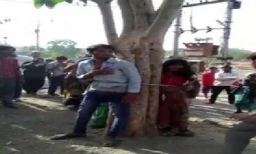 వివాహిత తో అక్రమసంబంధం.. కట్టేసి కొట్టిన గ్రామస్థులు!