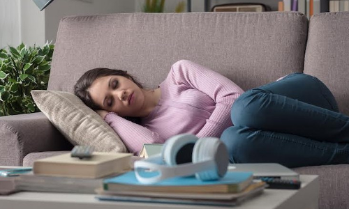 మధ్యాహ్నం నిద్ర గురించి మీరు తెలుసుకోవాల్సిన కొన్ని ముఖ్య విషయాలు..