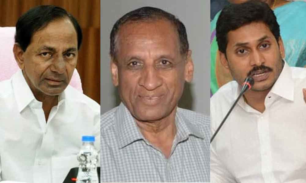 స్వఛ్చందంగా కాన్వాయ్ నిలిపి అంబులెన్స్కు దారిచ్చారు.. స్వఛ్చందంగా కాన్వాయ్ నిలిపి అంబులెన్స్కు దారిచ్చారు..
