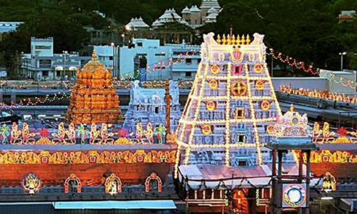 తిరుమలలో కొనసాగుతున్న రద్దీ