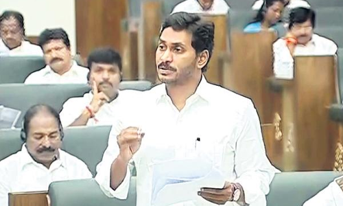 హోదా ఇచ్చేది లేదంటున్న బీజేపీ..మరి జగన్ హోదా ఎలా తెస్తారు? హోదా ఇచ్చేది లేదంటున్న బీజేపీ..మరి జగన్ హోదా ఎలా తెస్తారు?