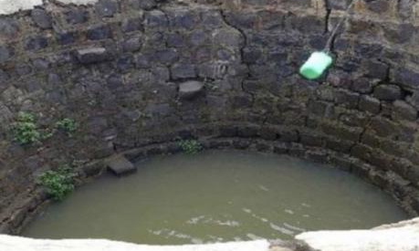 కొడుకు పుట్టడం లేదని ఐదుగురు కూతుళ్ళతో బావిలో దూకిన తల్లి .. కొడుకు పుట్టడం లేదని ఐదుగురు కూతుళ్ళతో బావిలో దూకిన తల్లి ..