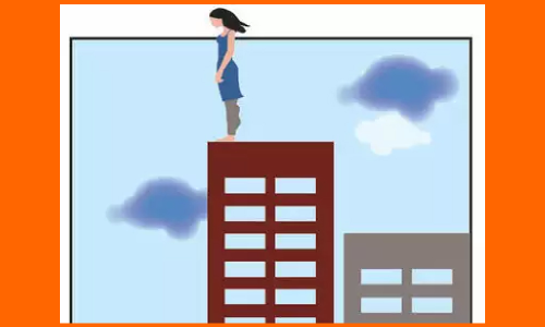 హైదరాబాద్ సరూర్ నగర్ లో వివాహిత ఆత్మహత్య