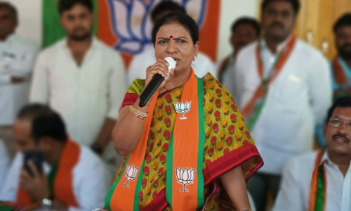 కాంగ్రెస్‌ నుంచి కీ లీడర్స్‌ వలసలకు డీకే అరుణ మధ్యవర్తిత్వం ఫలిస్తోందా?