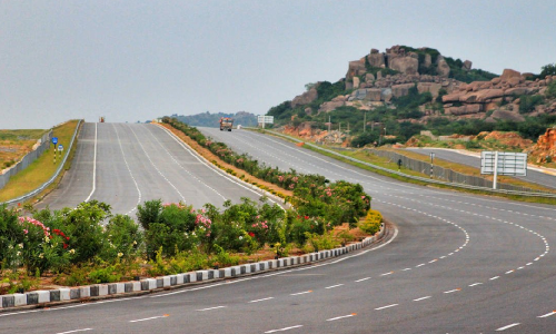 ఔటర్ పై కాల్పుల కలకలం