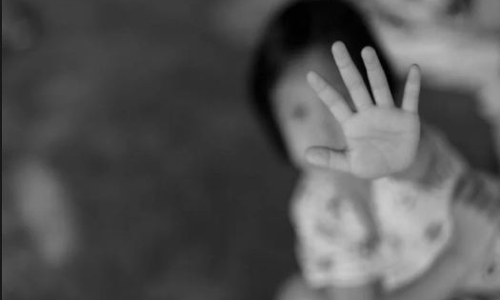 మ్యాంగో జ్యూస్‌ అంటూ మాయమాటలు చెప్పి.. ఆరేళ్ల చిన్నారిపై అత్యాచారం