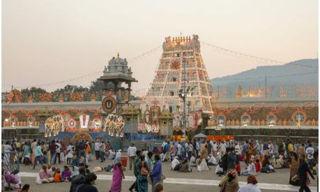 తిరుమలలో కొనసాగుతున్న భక్తుల రద్దీ