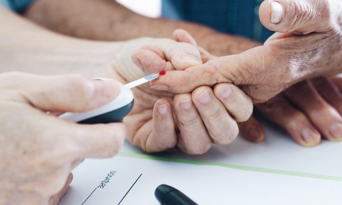 మధుమేహానికి తీసుకునే మందులు అల్జీమర్స్ ని దూరంగా ఉంచుతాయి. మధుమేహానికి తీసుకునే మందులు అల్జీమర్స్ ని దూరంగా ఉంచుతాయి.