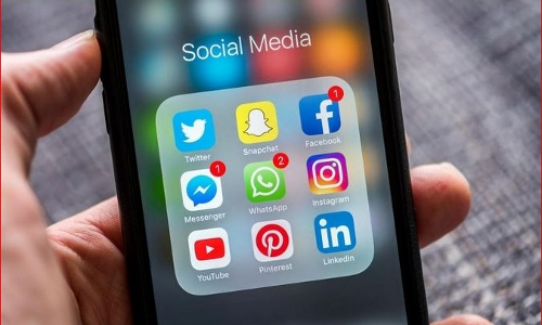 సోషల్‌ మీడియాలో పరిచయం.. డేటింగ్..ఆ తరువాత ఫొటోలు తీసుకొని..