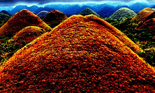 చాక్లెట్ కొండలు.. తినాలనుకుంటే మాత్రం..! చాక్లెట్ కొండలు.. తినాలనుకుంటే మాత్రం..!